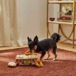 Frisco Fall Box Of Donuts Hide & Seek Puzzle Plush Squeaky Dog Toy 3 Frisco Fall Box Of Donuts Hide & Seek Puzzle Plush Squeaky Dog Toy -Pet Supplies Shop 285639 PT3. AC SS1800 V1629725027